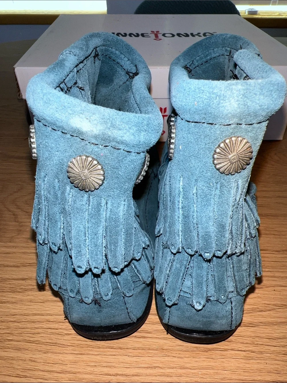 RARE NIB Minnetonka Double Fringe Peacock Blue Suede Boot with studded accents
